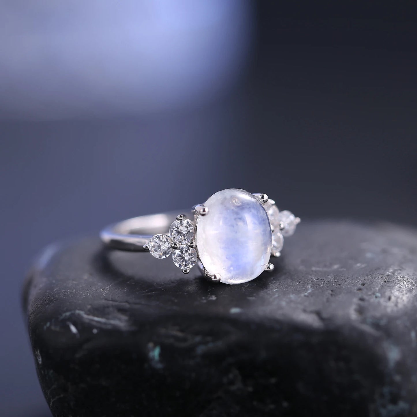 GEM'S BALLET Vintage Milky Blue Moonstone Ring in 925 Sterling Silver